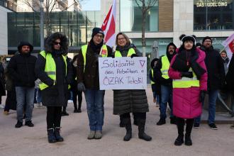 Stuttgart’ta grevci işçiler Özak Tekstil işçileriyle dayanışıyor