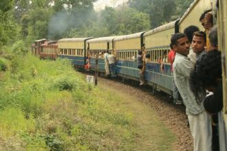 Bangladeş'te demiryolu işçilerinin grevi nedeniyle tren seferleri iptal edildi