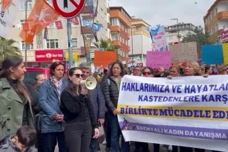 Kadınlar katledilen Sevilay Karlı için sokakta