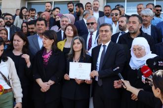 Van'da Eş Başkanlar Abdullah Zeydan ve Neslihan Şedal mazbatalarını aldı