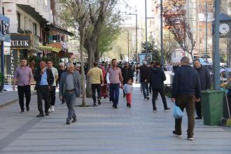 “Ramazanda 1 kere tavuk alabildik, bayramda da alacağımız bir kilo şeker birkaç kilo tatlı”