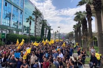 Öğretmenler şiddete karşı iş bırakıp il milli eğitim müdürlüklerine yürüdü