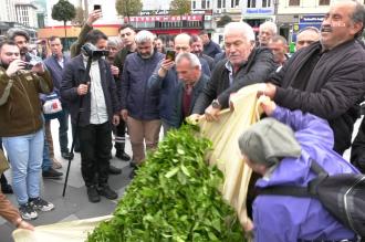 "Sarayı kapatın, yaş çay alım fiyatını 25 TL yapın"