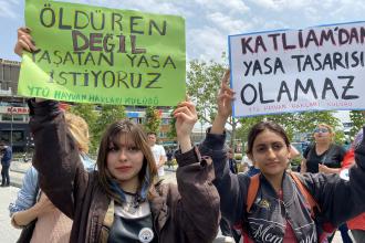 Avcılar'da çuval içerisinde çöpe atılan 2 köpek boynu kırılarak öldürülmüş