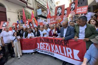 Taksim'de Gezi anması: Karanlık gider Gezi kalır