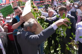 Rize'de çay mitingine katılan üreticiler: Çocuklarımız bu çay parası ile et yiyemiyor