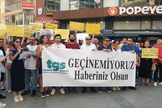 İzmir’de gazetecilerden eylem: Ücretler açlık sınırında, geçinemiyoruz