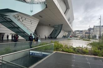 Paris Medya Merkezi'nin bulunduğu bölge, "patlama riski" nedeniyle bir süre kapatıldı