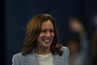 Kamala Harris, başkan adayı olmak için yeterli sayıya ulaştı