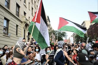 New York'ta, Harris için düzenlenen etkinliği Filistin destekçileri protesto etti