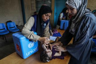 Gazze'de aşı kampanyasının 2. gününde yaklaşık 159 bin çocuk aşılandı