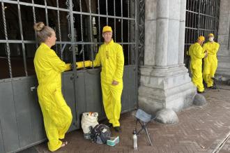 Amsterdam'da yaşam alanı savunucuları, Rijksmuseum Müzesi’nin girişini kapattı