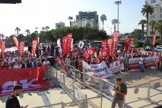 DİSK’in Mersin mitingi işçiyi tatmin etmedi: İşçiler üretime etki edecek eylem istedi