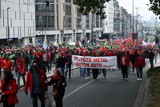 Brüksel'de binlerce işçi Audi çalışanlarıyla dayanışma eylemi düzenledi