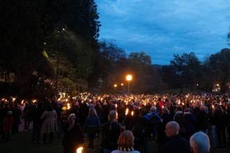 Norveç’in Bergen ilinde iki bin kişi ırkçılığa karşı yürüdü 