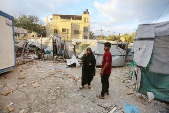 İsrail, Gazze'de hastane avlusunu bombaladı: 11 kişi yaralandı