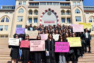 Boşanma aşamasında olduğu kadını bıçaklayan erkek tutuklandı, avukatlar saldırıyı kınadı