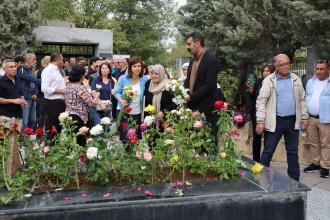 Kürt yazar Mehmed Uzun mezarı başında anıldı