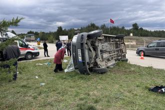 Kastamonu'da okul servisi ile tır çarpıştı: 12'si öğrenci 13 kişi yaralandı