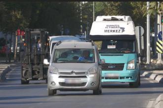 İzmir’de minibüs fiyatlarına zam gündemde: Yurttaşlar binemiyor, esnaf ise kazanamıyor