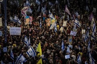 İsrailli esir yakınları, esir takası anlaşması talebiyle Tel Aviv'de gösteri düzenledi