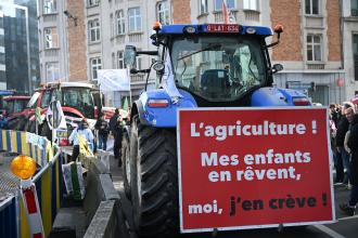 Fransa'da çiftçilerin protestosu sürüyor: Bordeaux Limanı yolunu kapattılar