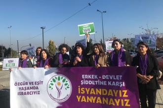 DEM Parti'den bakanlık önünde açıklama: Her gün en az 3 kadın katlediliyor