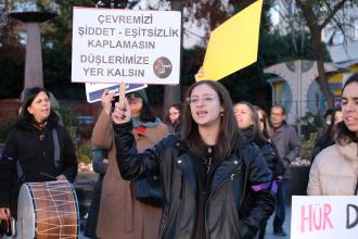 Çorlu'da kadınlar şiddete karşı Ekmek ve Gül mitinginde buluştu