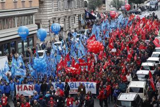 İtalya'da çalışanlar, hükümetin bütçe planını protesto için genel greve gitti