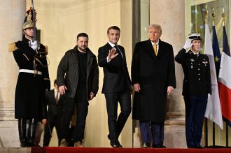 Macron, Zelenskiy ve Trump, Paris'te Rusya-Ukrayna Savaşı'nı görüştü