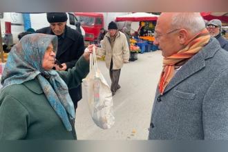 Eskişehir'de Yenikent pazarında emekliler: Çanta bomboş, görsünler de utansınlar