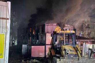 Bağcılar'da işçilerin kaldığı konteynerde çıkan yangın söndürüldü