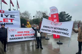 Emekliler Kartal'dan seslendi: İnsanca yaşanacak ücret istiyoruz