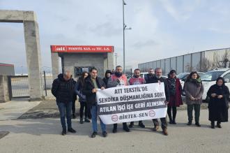 ATT Tekstil'de sendikalı olduğu için işten atıldı: BİRTEK-SEN üyesi işçi fabrika önünde direnişe başladı