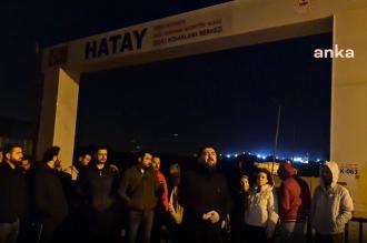 Hatay’da konteynerda kalan öğretmenler, elektriklerin kesilmesini protesto etti