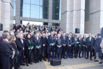 İstanbul Barosuna açılan davaya tepki: "Savunma susmadı, susmayacak"