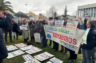 Adalar halkından İBB önünde "azmanbüs istemiyoruz" eylemi