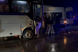 Akhisar'da iki işçi servisi çarpıştı: 35 yaralı