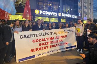 Eskişehir ve İzmir’de gazetecilere destek eylemi: “Gazetecilik suç değildir”