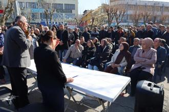 Siirt Belediye Meclisi bina önünde toplandı