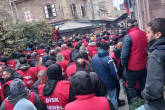 İşçiler Egemenlik Evi önünden seslendi: “Hukuksuzluk, işten atmalar ve taşeron son bulsun”