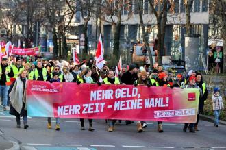 ​​​​​​​Almanya’da kamu emekçileri uyarı grevleri devam ediyor