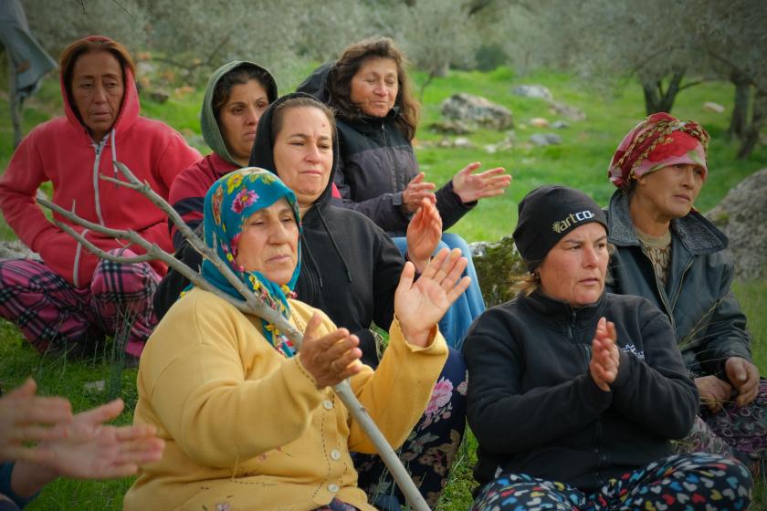 Çayırlı Köyü kadınları 8 Mart mesajı yayınlayarak destek istedi: “Bunun adı katliam değil de ne?”