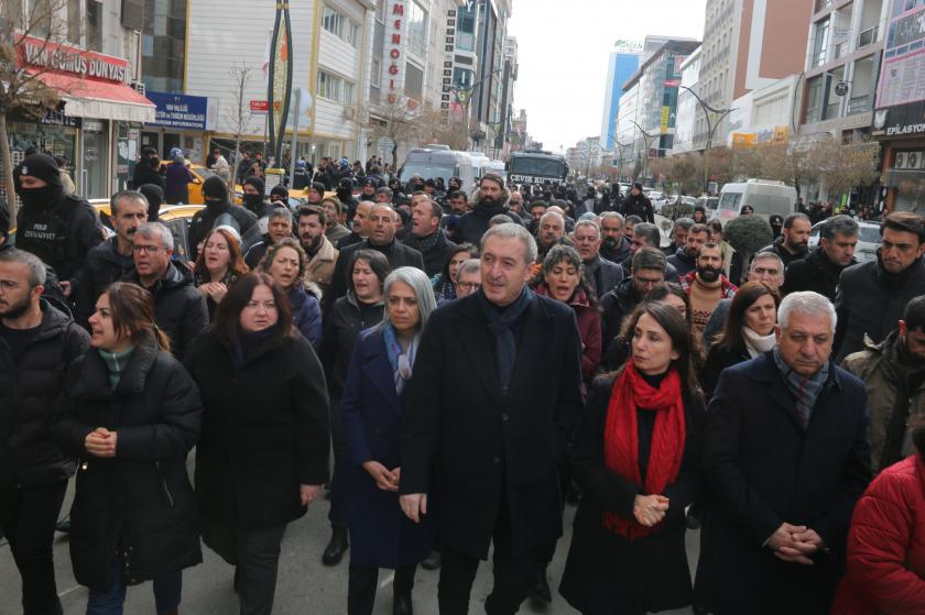 Van’da kayyım atamasına karşı açıklama: Demokratik çözüm mü, müzakere mi, Kürt düşmanlığı mı?