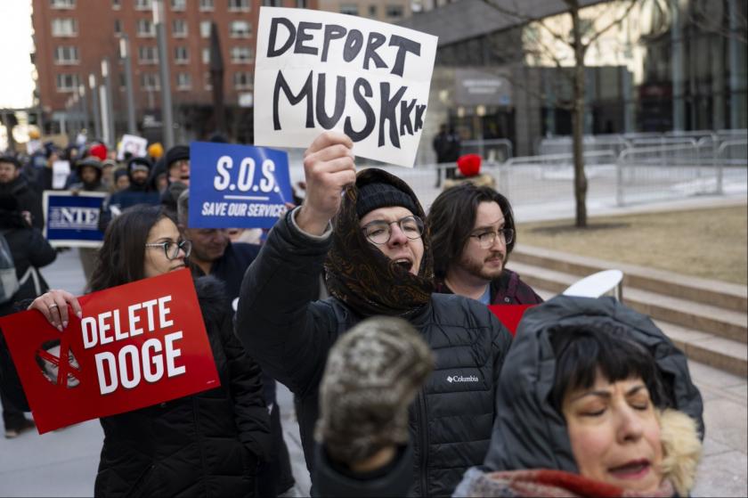 New York'ta Elon Musk ve Trump yönetimi protesto edildi