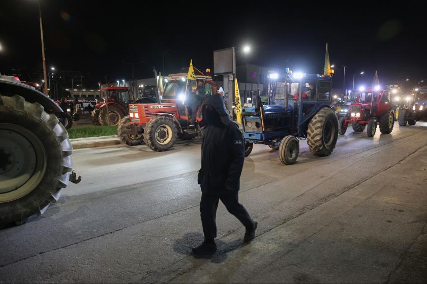 Yunanistan'da çiftçiler traktörleriyle eylem yaptı