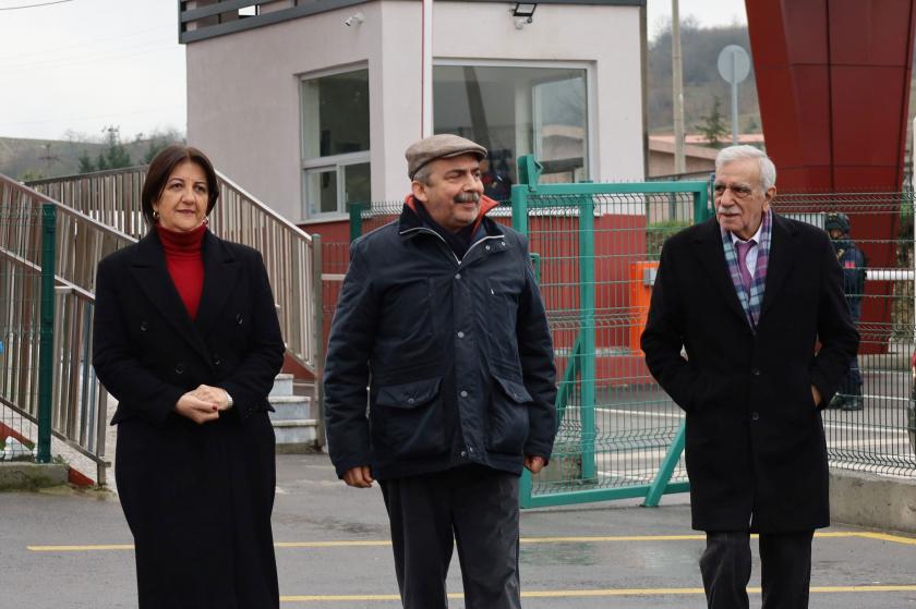 İmralı heyeti, Öcalan ile görüşmek için yola çıktı