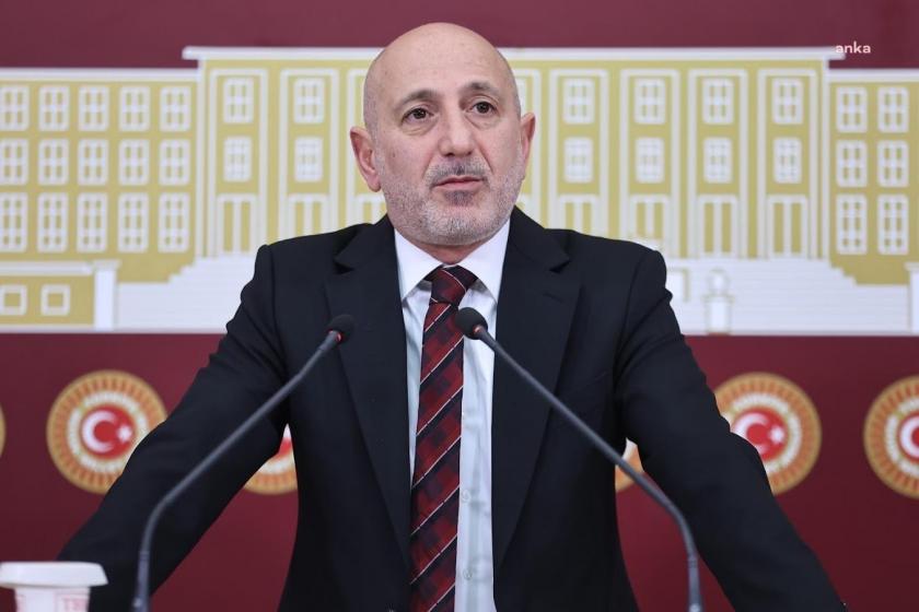 CHP'li Öztunç: "Depremzededen bitmeyen konutların aidatını alıyorlar"