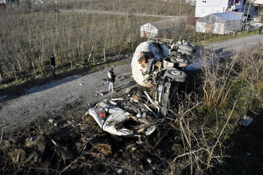 Ordu'da devrilen beton mikserinin sürücüsü ağır yaralandı