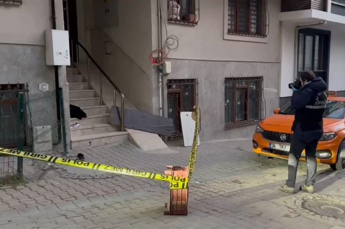 İstanbul'da husumetlisini gören  16 yaşındaki çocuk ateş açtı: 1 kişi yaralandı